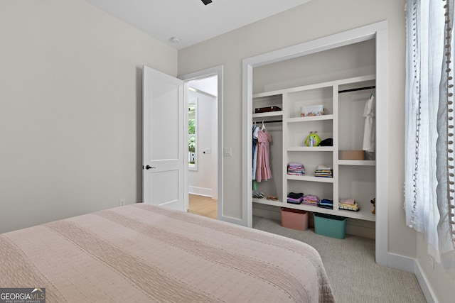 bedroom featuring carpet floors, baseboards, and a closet