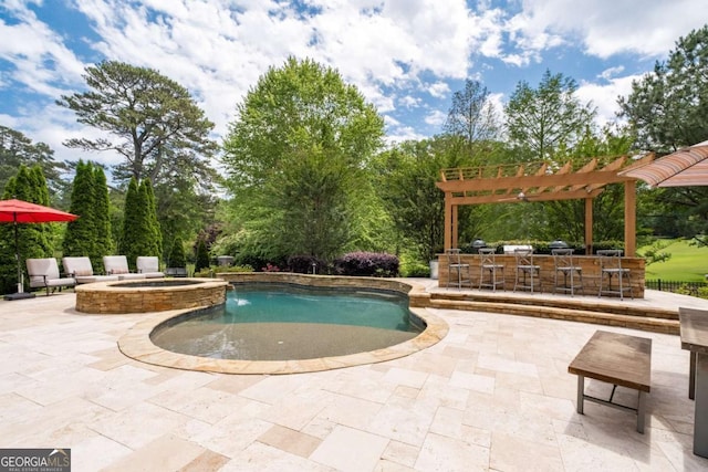 view of swimming pool with a patio area, a pergola, and a pool with connected hot tub