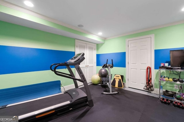 workout area featuring ornamental molding, recessed lighting, and baseboards