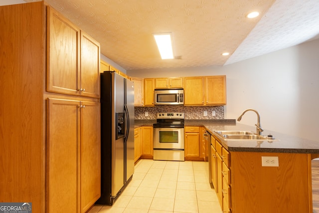4015 Hidden Hollow Dr, Gainesville, GA 30506 - kitchen with stainless steel appliances, a sink, a peninsula, dark countertops, and tasteful backsplash