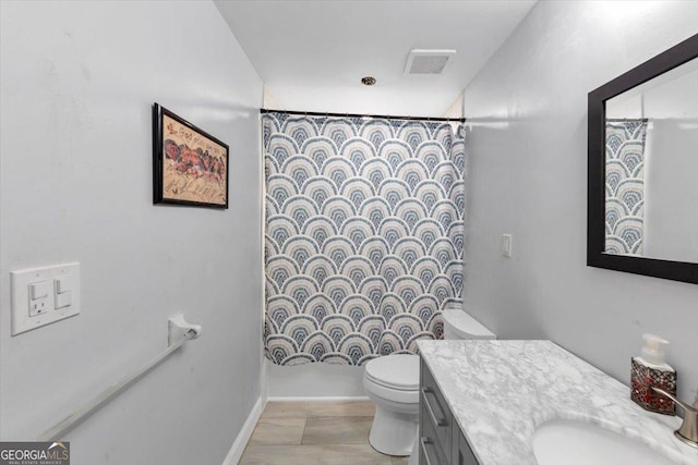 bathroom with curtained shower, toilet, vanity, and baseboards