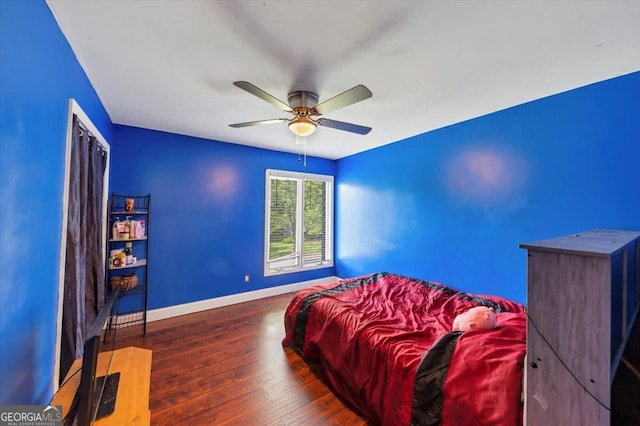 bedroom with wood finished floors, baseboards, and ceiling fan