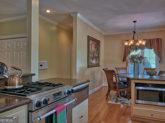 205 Somerset Ct, Mcdonough, GA 30253 - kitchen with appliances with stainless steel finishes, a chandelier, light wood-style flooring, hanging light fixtures, and crown molding