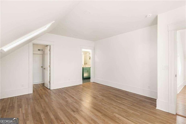 629 Hansell St SE, Atlanta, GA 30312 - additional living space featuring wood finished floors, vaulted ceiling, and baseboards