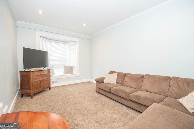 living area with crown molding, baseboards, carpet flooring, and recessed lighting