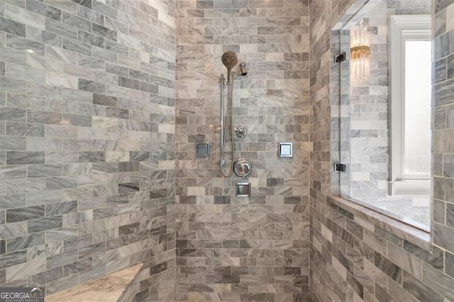 bathroom featuring tiled shower