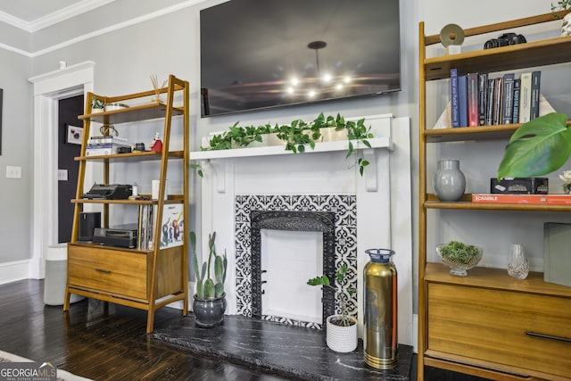 1211 Mortimer Pl SE, Atlanta, GA 30317 - living area featuring crown molding, wood finished floors, and baseboards