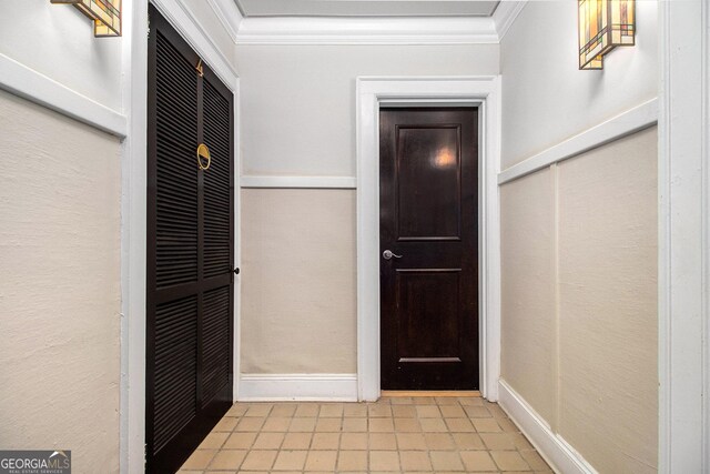 61 16th St NE Unit 4, Atlanta, GA 30309 - tiled entrance foyer with ornamental molding and baseboards