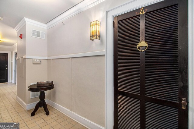 61 16th St NE Unit 4, Atlanta, GA 30309 - detailed view of crown molding and baseboards