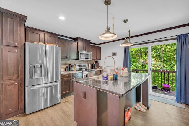 315 April Trce, Dawsonville, GA 30534 - kitchen with stainless steel appliances, a sink, light wood-style flooring, ornamental molding, and a kitchen island with sink
