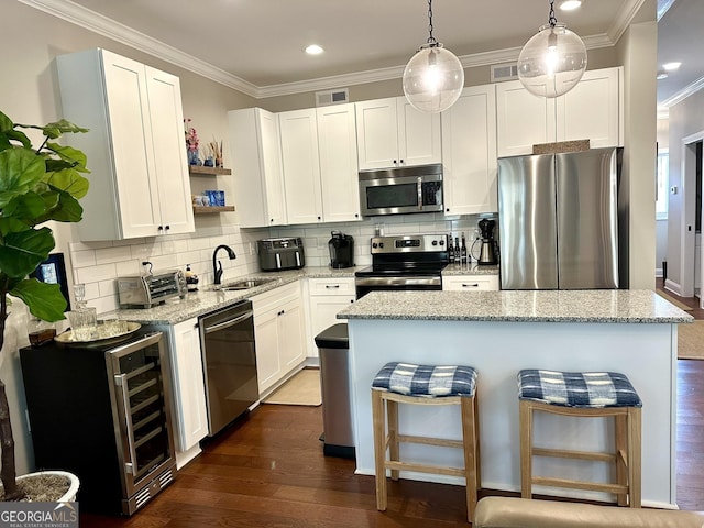 kitchen featuring stainless steel appliances, a sink, open shelves, dark wood-type flooring, and crown molding