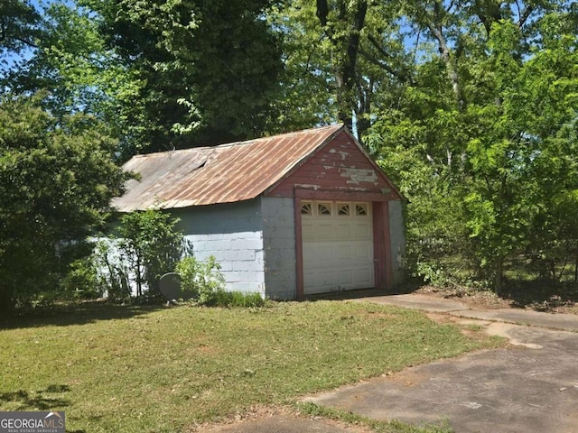 25 Candler Rd SE, Atlanta, GA 30317 - detached garage featuring driveway