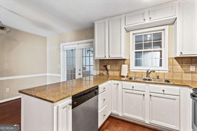 1101 Collier Rd NW Unit K2, Atlanta, GA 30318 - kitchen with stainless steel appliances, a sink, white cabinets, and light wood-type flooring