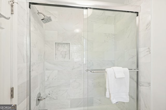 10310 Amberside Ct, Roswell, GA 30076 - full bath with a shower stall