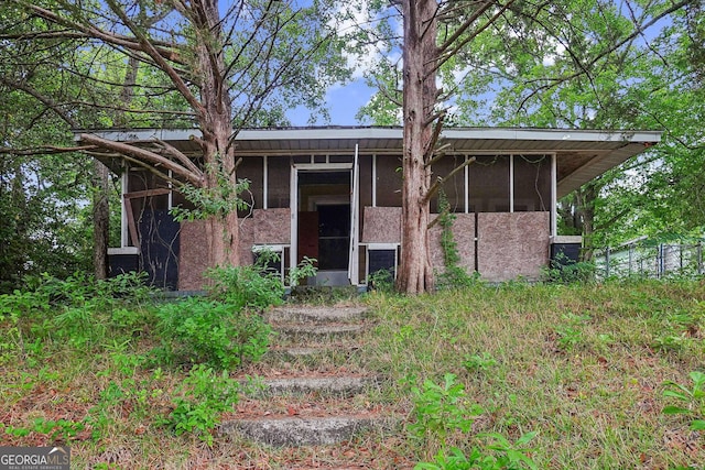305 S 12th St, Cordele, GA 31015 - view of front of home with a sunroom and stucco siding