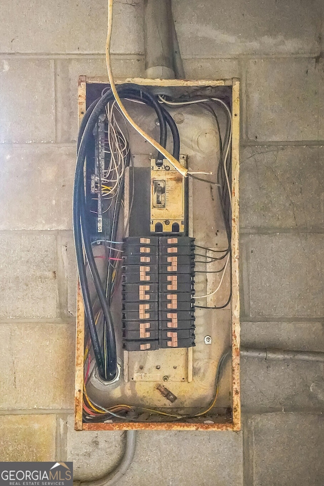 305 S 12th St, Cordele, GA 31015 - utilities featuring electric panel