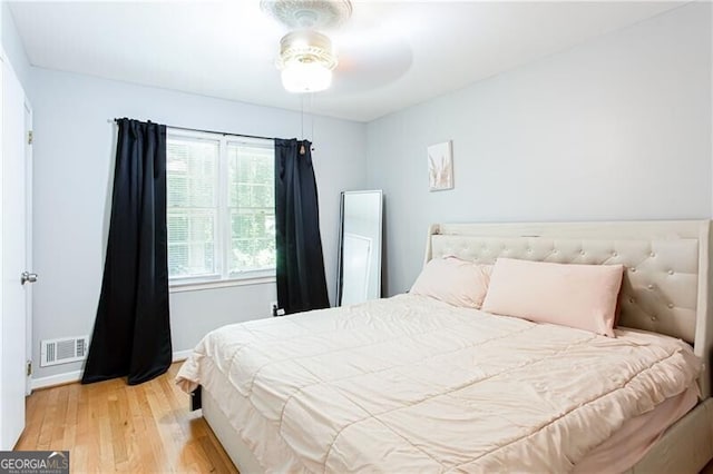 2620 Clairmont Rd, Atlanta, GA 30329 - bedroom with light wood-style flooring, baseboards, and a ceiling fan