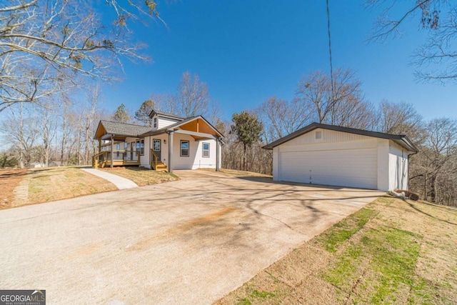 2741 Pierce Rd, Gainesville, GA 30507 - view of front facade with covered porch, driveway, an outdoor structure, and a front lawn