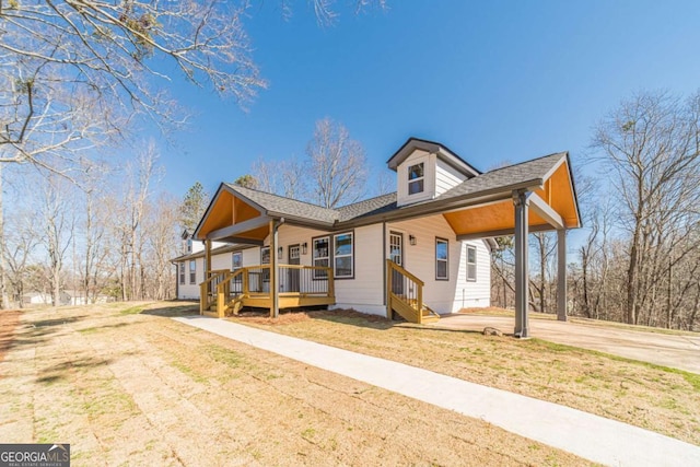 2741 Pierce Rd, Gainesville, GA 30507 - view of front facade featuring driveway, covered porch, and a front yard