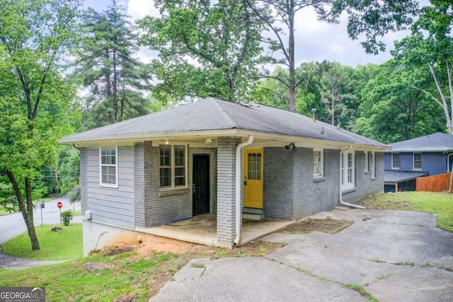 2564 Riggs Dr, East Point, GA 30344 - single story home with brick siding and a front yard