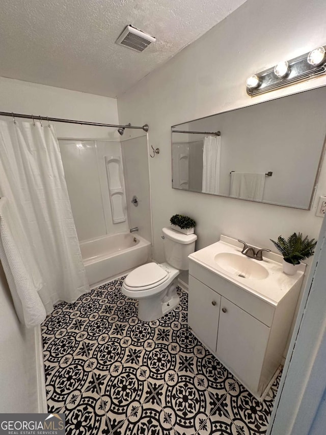 2872 Harris St, Atlanta, GA 30344 - bathroom featuring a textured ceiling, toilet, vanity, shower / bath combo with shower curtain, and tile patterned flooring