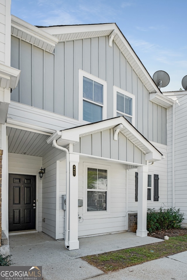 4457 Watson Ridge Dr, Stone Mountain, GA 30083 - view of front of house featuring board and batten siding