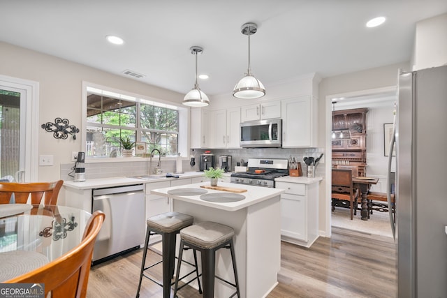 565 Barsham Way, Johns Creek, GA 30097 - kitchen featuring stainless steel appliances, a sink, white cabinetry, tasteful backsplash, and recessed lighting