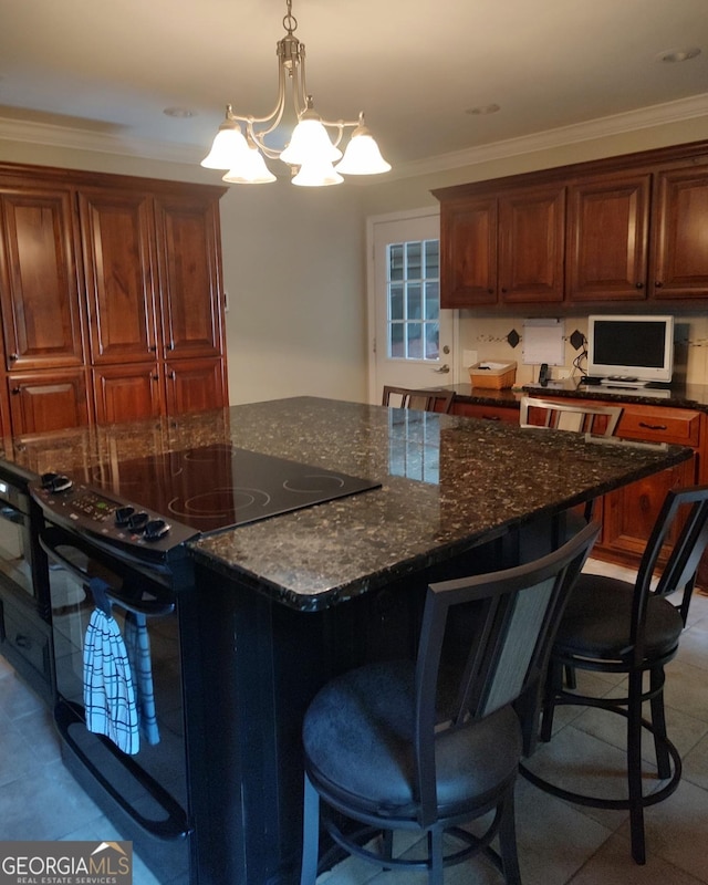 213 Falcon Crst, Warner Robins, GA 31088 - kitchen featuring black electric range oven, a kitchen breakfast bar, a chandelier, hanging light fixtures, and ornamental molding