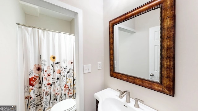 117 Joseph E Lowery Blvd NW, Atlanta, GA 30314 - bathroom featuring toilet, a shower with curtain, and a sink
