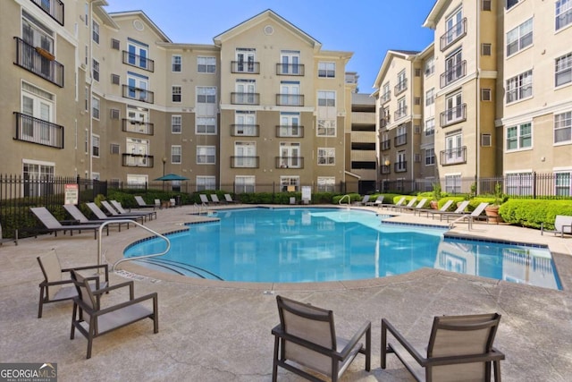 800 Peachtree St NE Unit 2304, Atlanta, GA 30308 - community pool with a patio area