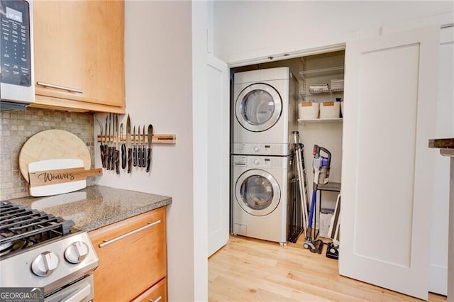 1430 Dresden Dr NE Unit 225, Atlanta, GA 30319 - laundry room featuring estacked washer and dryer and light wood-style floors