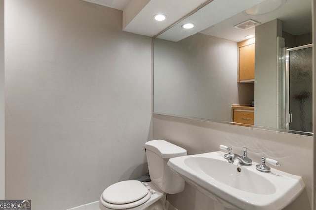 full bath featuring a sink, a stall shower, toilet, recessed lighting, and baseboards