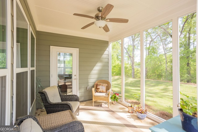 sunroom featuring a ceiling fan