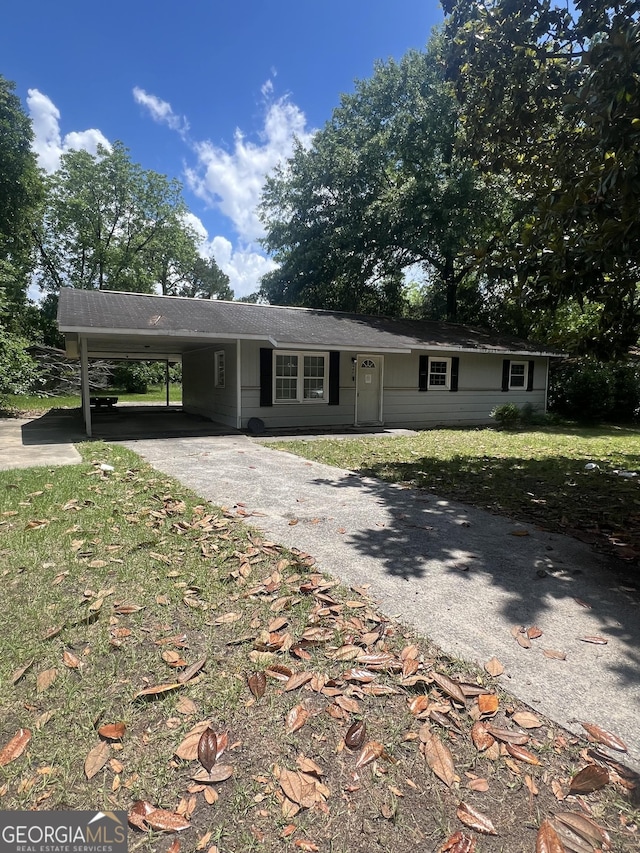 908 Crestwood Ter, Warner Robins, GA 31088 - single story home with asphalt driveway, a front lawn, and a carport