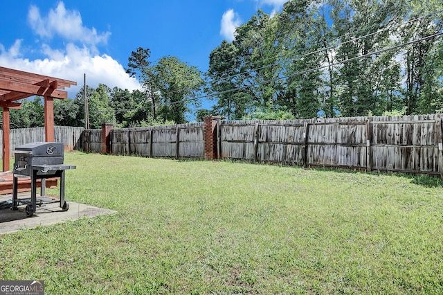 view of yard featuring a pergola