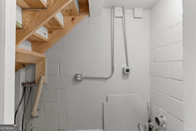 bathroom with concrete block wall
