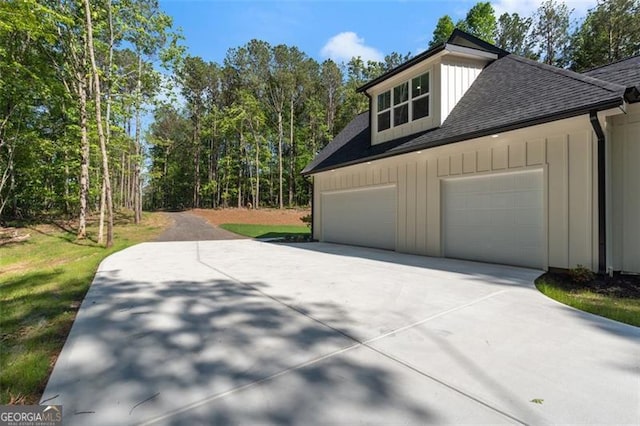 5567 Tyree Rd, Winston, GA 30187 - garage featuring concrete driveway