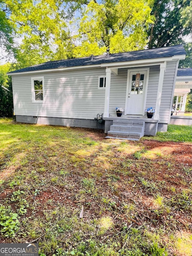 view of front of property with crawl space