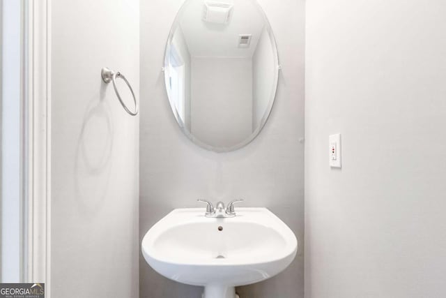 1194 Grandview Cir, Powder Springs, GA 30127 - bathroom featuring a sink
