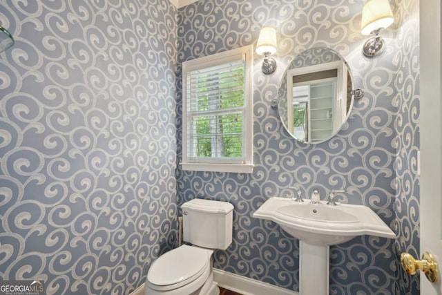 10660 Dunoon Dr, Alpharetta, GA 30022 - half bathroom with wallpapered walls, toilet, and baseboards
