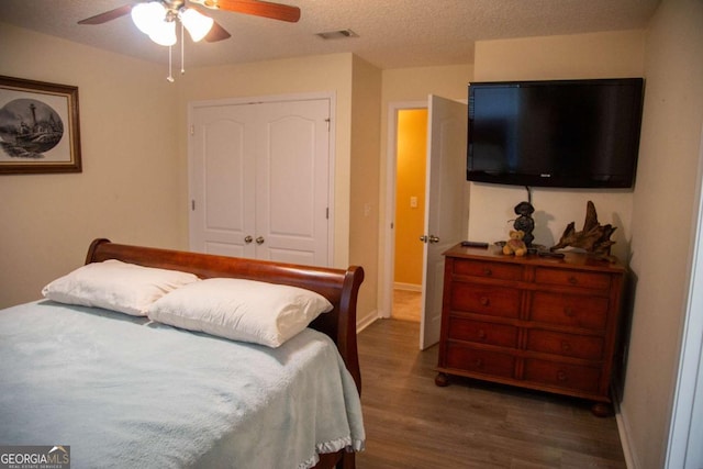 1351 Old Screven Rd, Jesup, GA 31545 - bedroom featuring wood finished floors, a closet, ceiling fan, and baseboards