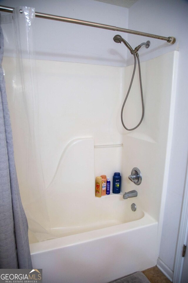 1351 Old Screven Rd, Jesup, GA 31545 - bathroom featuring shower / tub combo with curtain
