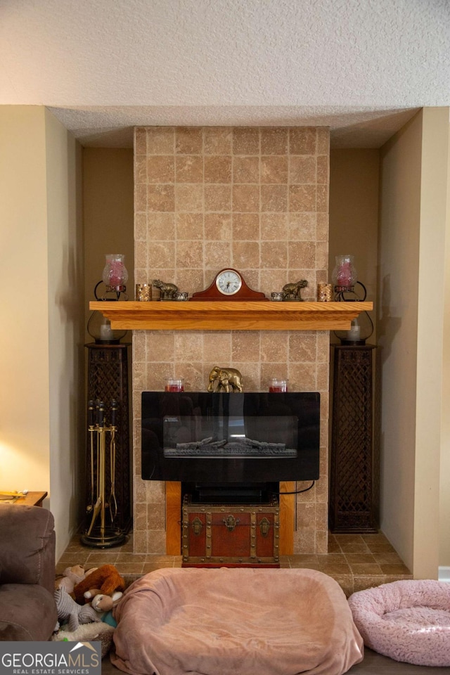 1351 Old Screven Rd, Jesup, GA 31545 - detailed view of a tiled fireplace and a textured ceiling