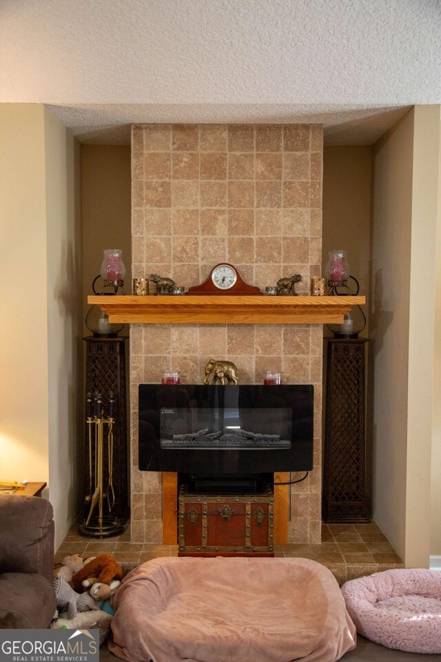 1351 Old Screven Rd, Jesup, GA 31545 - detailed view of a tiled fireplace and a textured ceiling