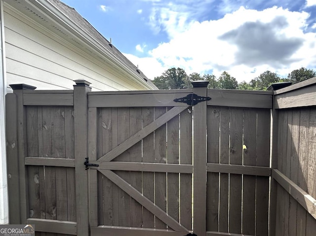 118 Garrett Dr, Eatonton, GA 31024 - view of gate