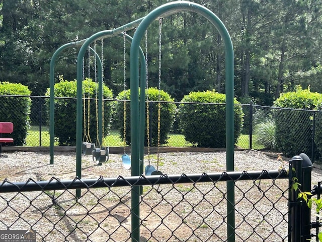 118 Garrett Dr, Eatonton, GA 31024 - gate with fence