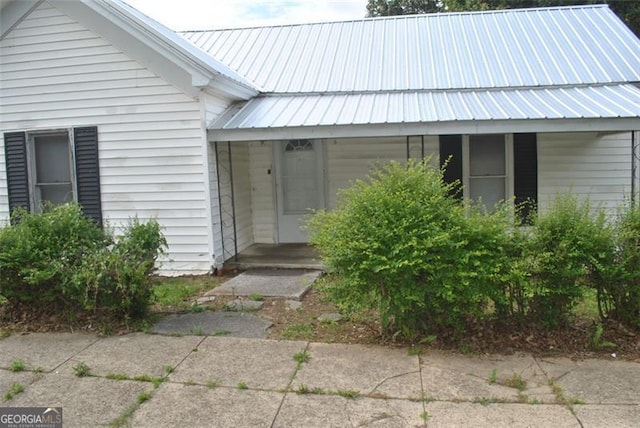701 Fletcher St, Cedartown, GA 30125 - property entrance featuring metal roof