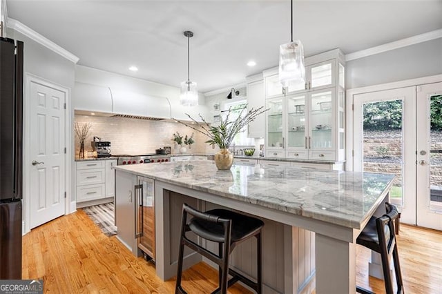 5370 Newport Bay, Alpharetta, GA 30005 - kitchen featuring ornamental molding, a kitchen breakfast bar, white cabinetry, backsplash, and a spacious island