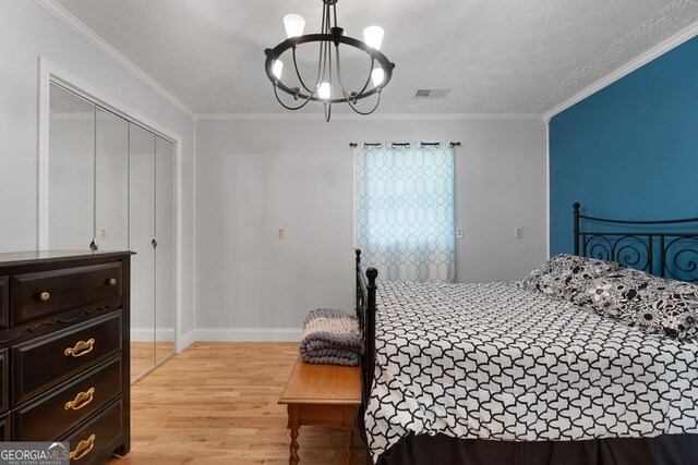 312 Flat Shoals Church Rd, Stockbridge, GA 30281 - bedroom with light wood-style floors, a chandelier, ornamental molding, a closet, and baseboards