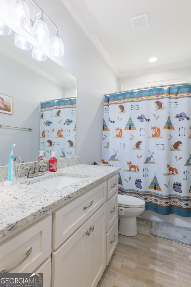4043 Gramercy Dr, Valdosta, GA 31605 - bathroom featuring crown molding, toilet, vanity, recessed lighting, and curtained shower